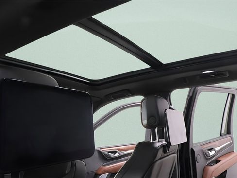 Used 2023 GMC Yukon XL Denali Ultimate image 9