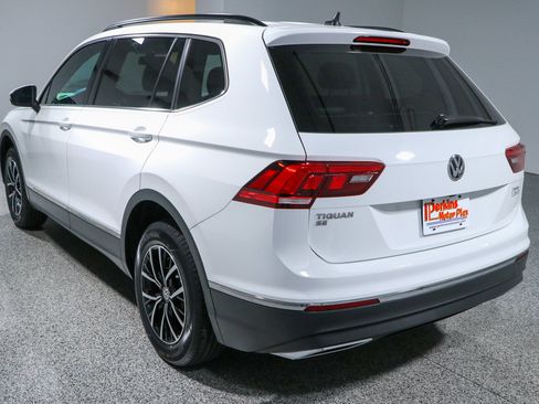 Used 2021 Volkswagen Tiguan SE w/ Panoramic Sunroof Package FWD image 9