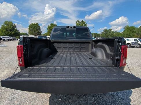 Used 2025 RAM 2500 Laramie AWD/4WD image 35