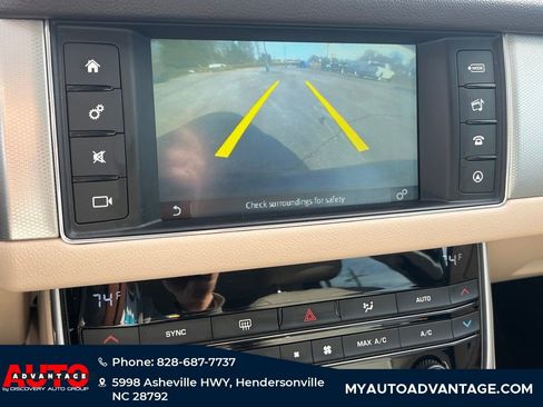 Used 2017 Jaguar XF image 9