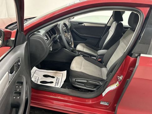 Used 2017 Volkswagen Jetta S image 9