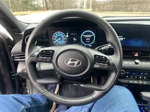 Used 2025 Hyundai Elantra SEL FWD image 34
