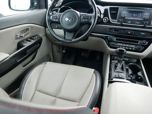 Used 2016 Kia Sedona EX image 9