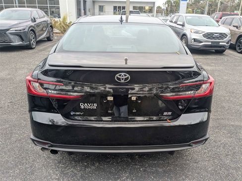Used 2025 Toyota Camry LE image 5