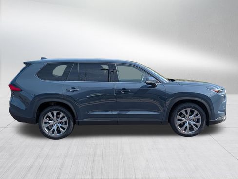 Used 2024 Toyota Grand Highlander AWD image 8