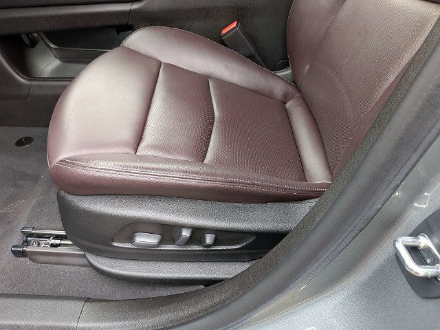 Used 2024 Cadillac XT6 Premium Luxury w/ Technology Package FWD image 24