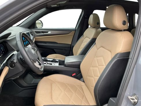 Used 2024 Volkswagen Atlas Cross Sport SE w/ Panoramic Sunroof Package image 9