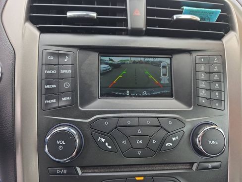 Used 2018 Ford Fusion SE FWD image 14