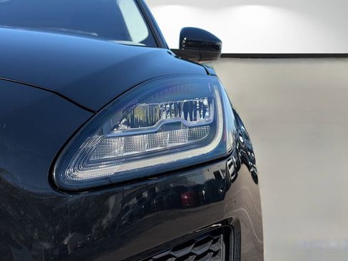 Used 2018 Jaguar E-PACE S image 9