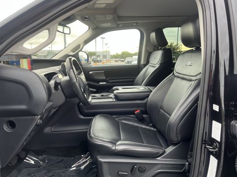 Used 2025 Ford Expedition Platinum AWD/4WD image 29