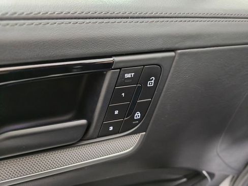 Used 2024 Porsche Cayenne image 25