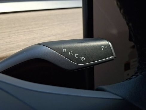 Used 2024 Tesla Model Y Long Range AWD/4WD image 17