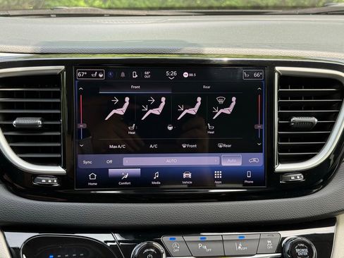 Used 2023 Chrysler Pacifica Touring-L FWD image 41