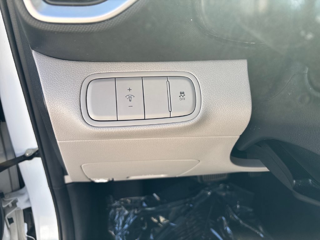 Used 2025 Hyundai Venue SEL FWD image 17