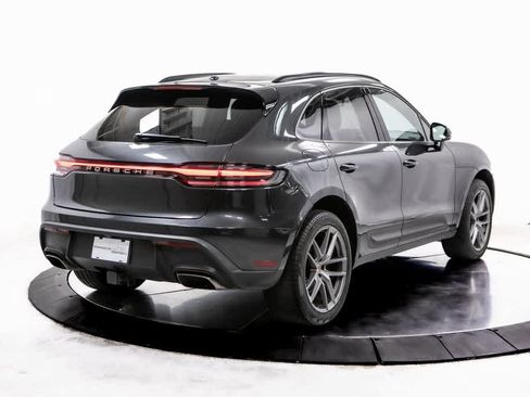 Certified 2022 Porsche Macan image 7
