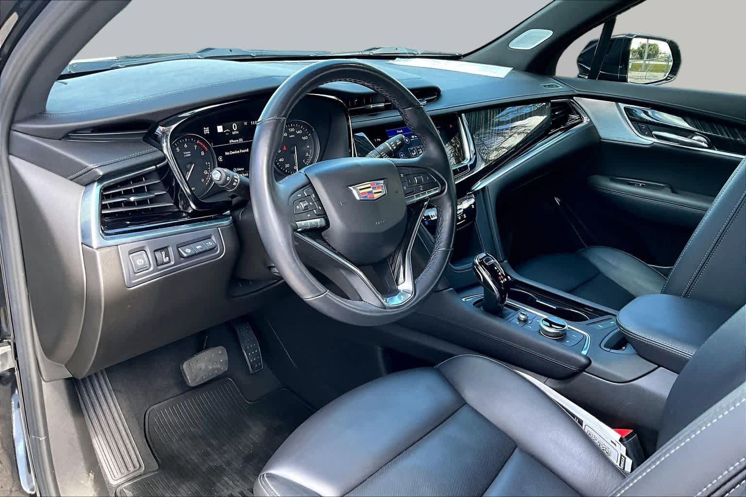 Used 2023 Cadillac XT6 Premium Luxury w/ Technology Package AWD/4WD image 18