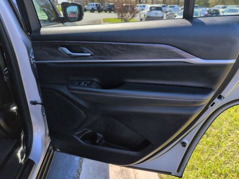 Certified 2023 Jeep Grand Cherokee L Limited image 22