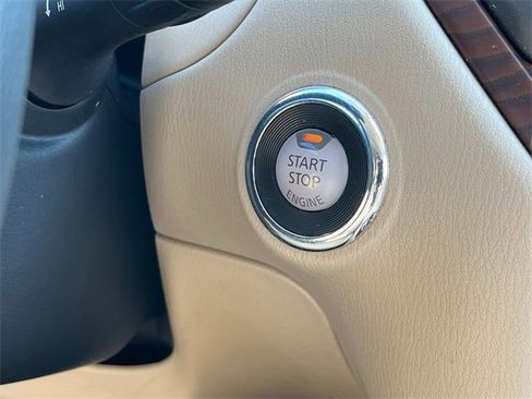 Used 2018 Nissan Pathfinder Platinum image 18