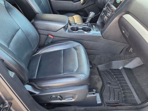 Used 2017 Ford Explorer XLT w/ Equipment Group 202A image 32