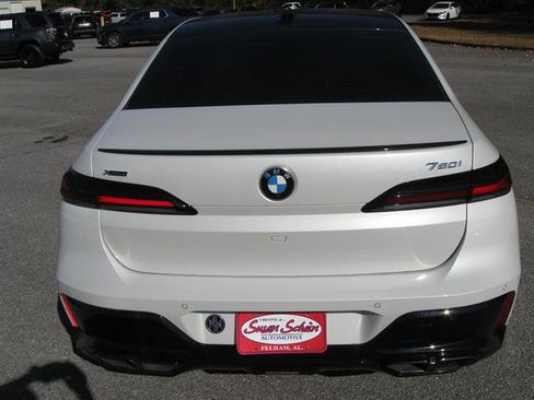 Used 2024 BMW 760i xDrive w/ Premium Package 2 image 16
