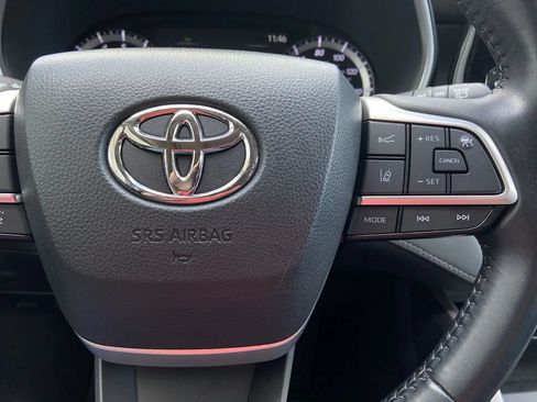Used 2023 Toyota Highlander XLE AWD/4WD image 18