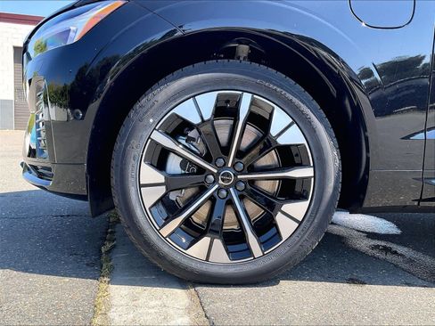 New 2026 Volvo XC60 T8 Plus w/ Climate Package PRO AWD/4WD image 14