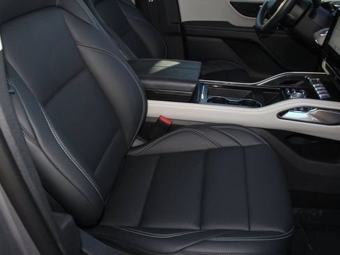 Certified 2025 Lincoln Nautilus Premier AWD/4WD image 23