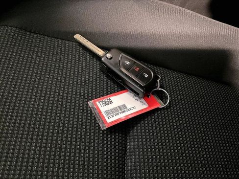 Used 2021 Toyota RAV4 LE AWD/4WD image 30