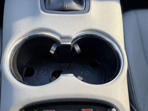 Used 2022 Toyota Venza Limited image 41