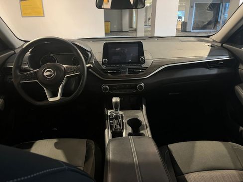 Used 2025 Nissan Altima 2.5 SV image 33