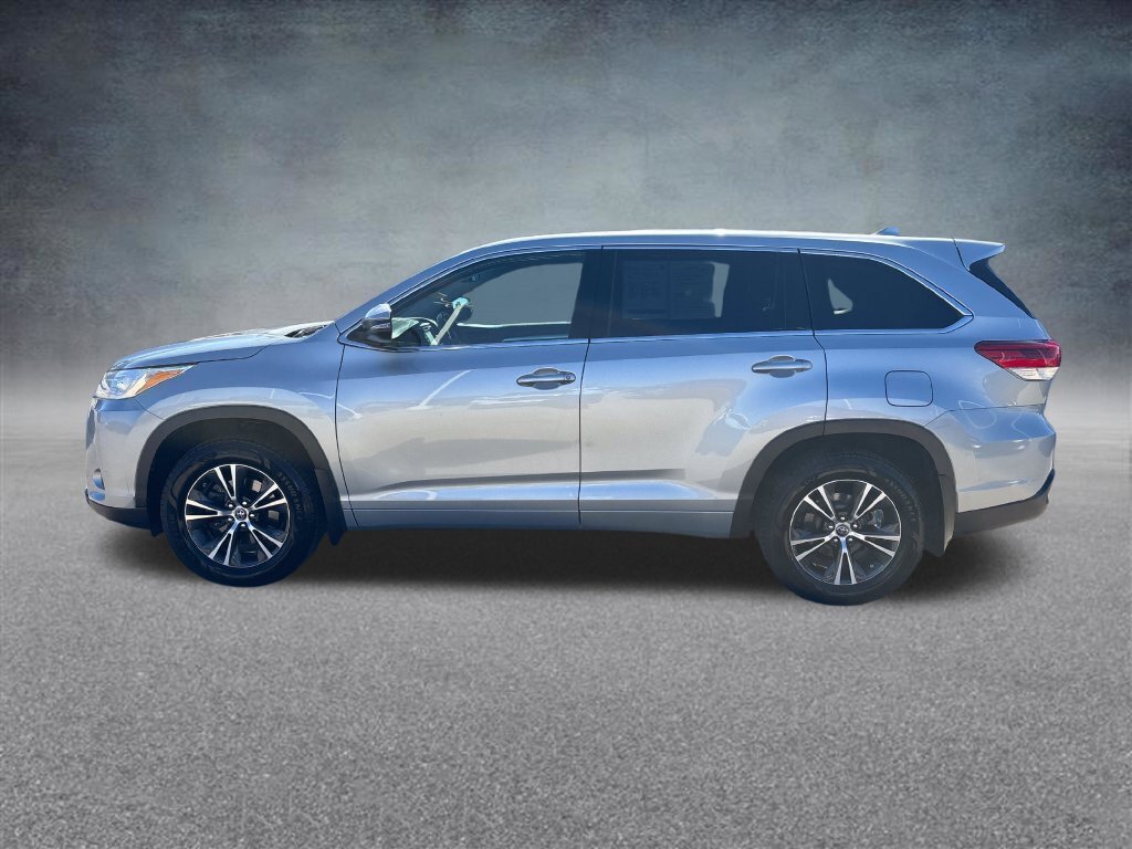 Used 2018 Toyota Highlander Plus AWD/4WD image 2