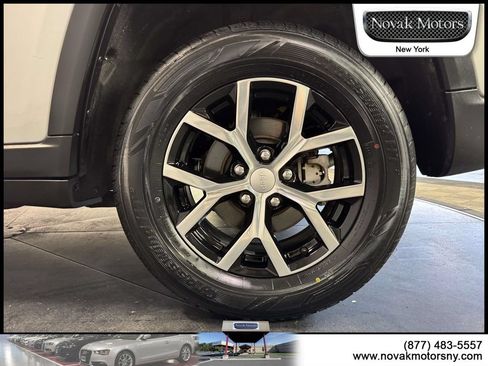 Used 2023 Jeep Grand Cherokee Limited AWD/4WD image 9