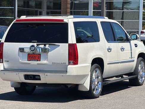 Used 2011 Cadillac Escalade ESV Premium AWD/4WD image 5