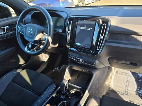 Certified 2023 Volvo C40 P8 Recharge Ultimate image 10