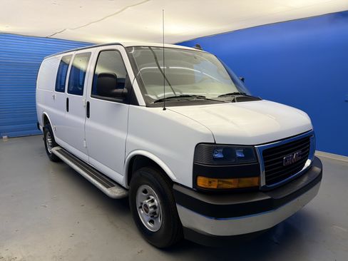 Used 2024 GMC Savana 2500 w/ Driver Convenience Package RWD image 2