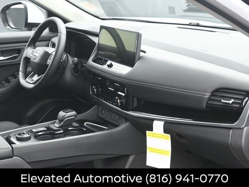 Certified 2025 Nissan Rogue SL AWD/4WD image 6