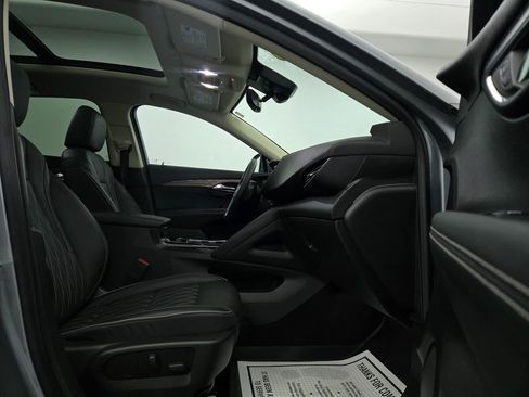 Used 2022 Buick Envision Avenir w/ Technology Package II image 39