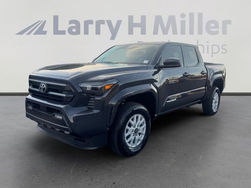 Certified 2025 Toyota Tacoma SR5 AWD/4WD image 1