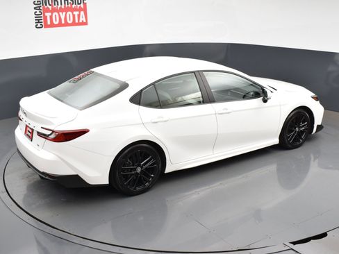 Used 2025 Toyota Camry SE w/ Convenience Package image 21