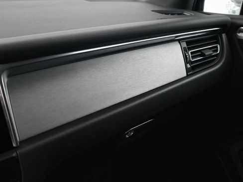 Used 2026 Porsche Macan image 23