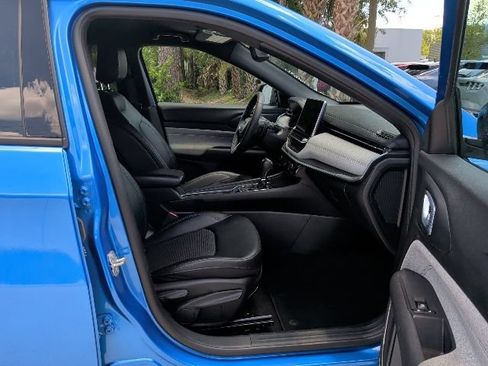 Used 2024 Jeep Compass Latitude AWD/4WD image 17