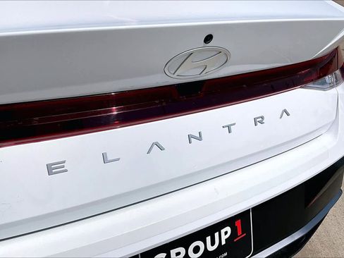 Used 2024 Hyundai Elantra SE FWD image 29