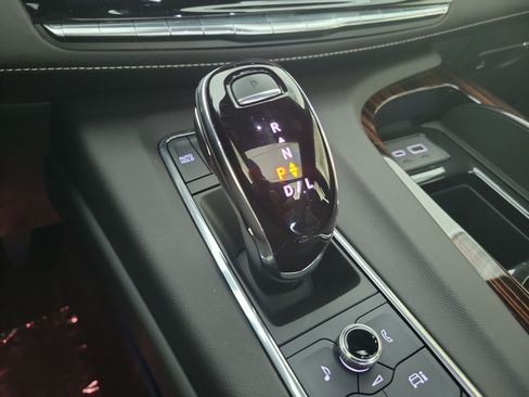 Used 2023 Cadillac Escalade Premium Luxury RWD image 31