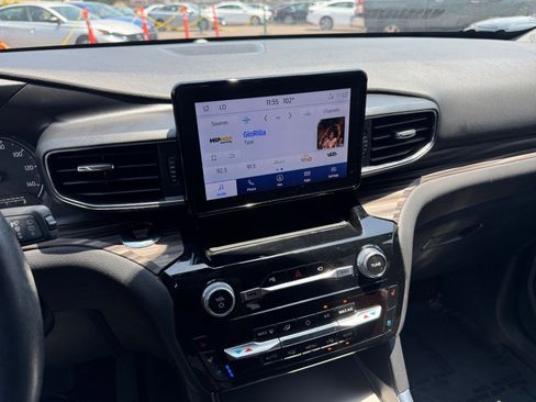 Used 2023 Ford Explorer Limited image 21