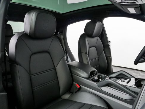 New 2026 Porsche Cayenne Coupe AWD/4WD image 25