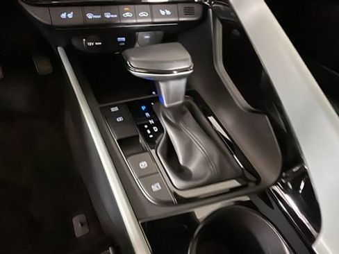 Certified 2025 Hyundai Elantra Limited FWD image 22