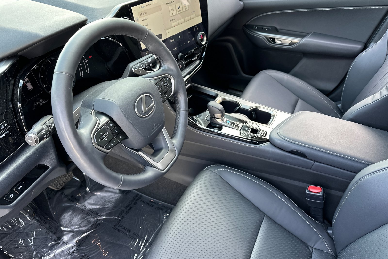 Used 2026 Lexus NX 350 AWD w/ Cold Area Package image 4