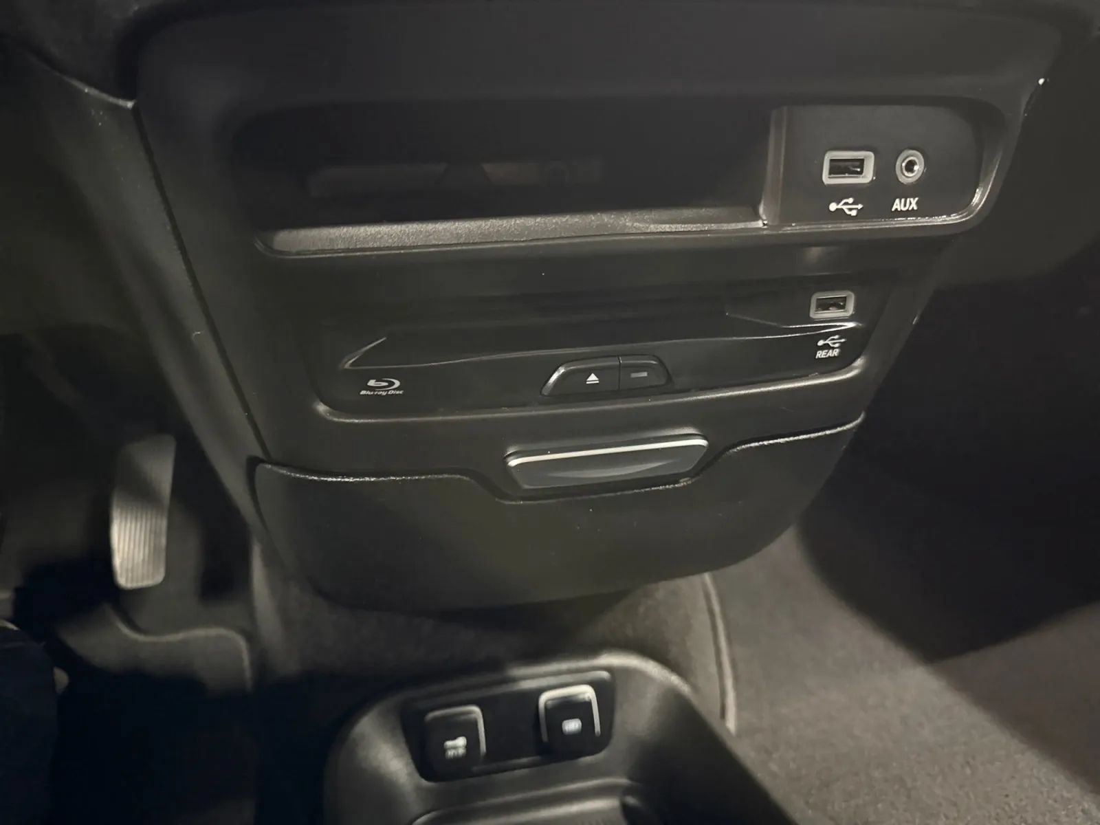 Used 2018 Chrysler Pacifica Touring-L Plus w/ Advanced Safetytec Group FWD image 21