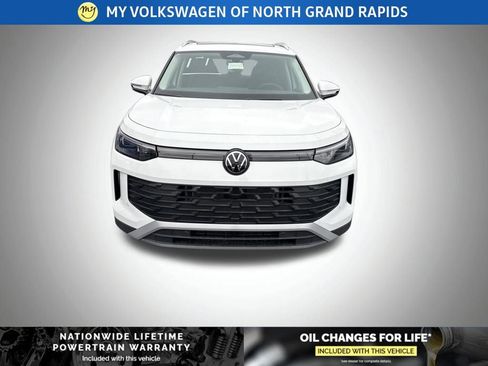 New 2025 Volkswagen Tiguan SE image 8