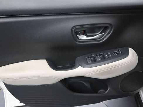 Used 2025 Honda HR-V LX image 10